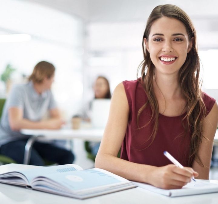 Studentin mit Deutschlandstipendium