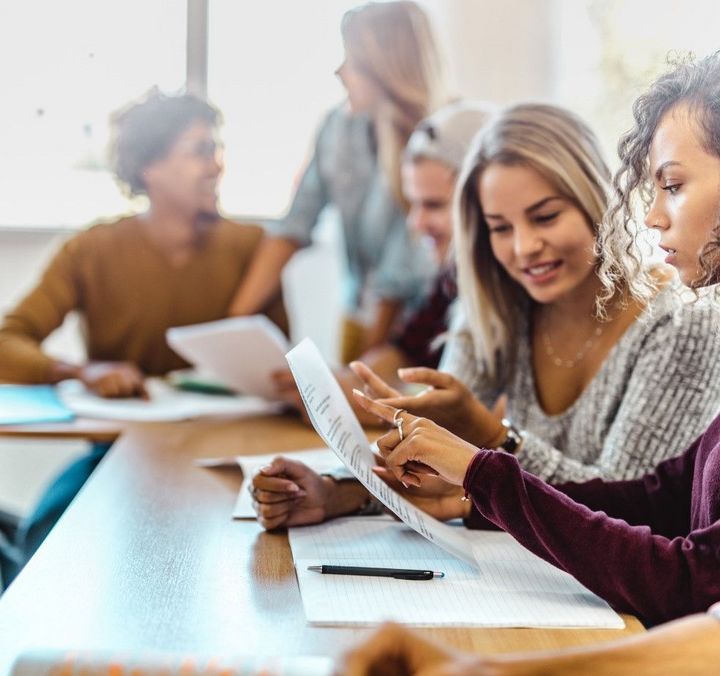 Studenten auf der Suche nach einem Stipendium